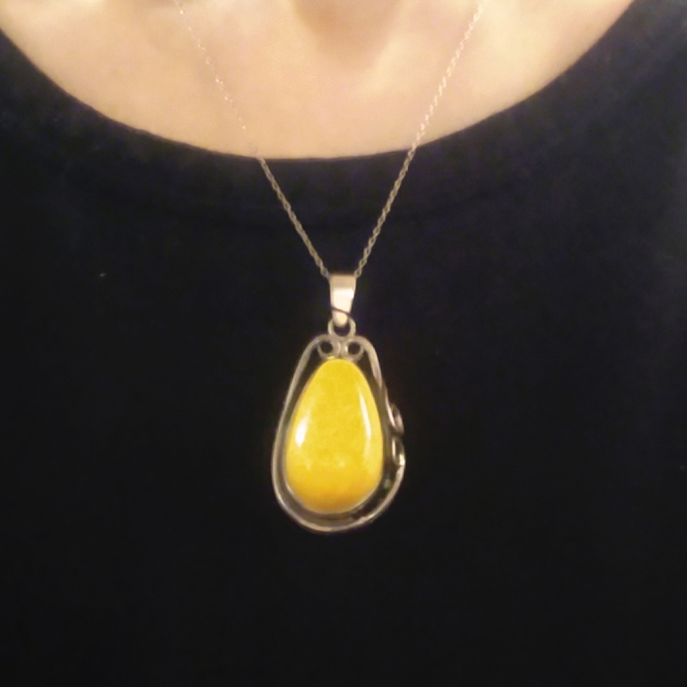 Vintage Baltic Butterscotch Amber Oversized Pendant in Sterling Silver- New! - Picture 5 of 8